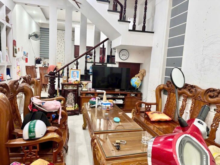 SIÊU PHẨM NHÀ 3 TẦNG CÓ SÂN THƯỢNG, HẺM OTO TRUNG TÂM QUẬN 2 GẦN BV LÊ VĂN THỊNH – SỔ HOÀN CÔNG GIÁ