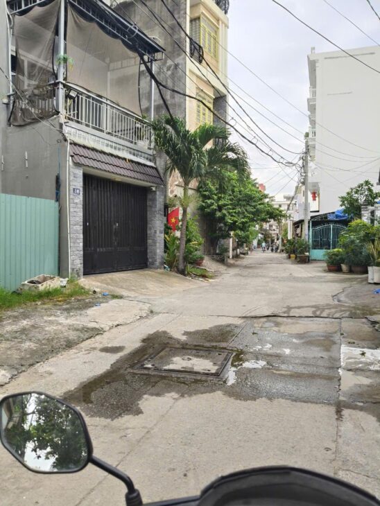 SIÊU PHẨM NHÀ 3 TẦNG CÓ SÂN THƯỢNG, HẺM OTO TRUNG TÂM QUẬN 2 GẦN BV LÊ VĂN THỊNH – SỔ HOÀN CÔNG GIÁ
