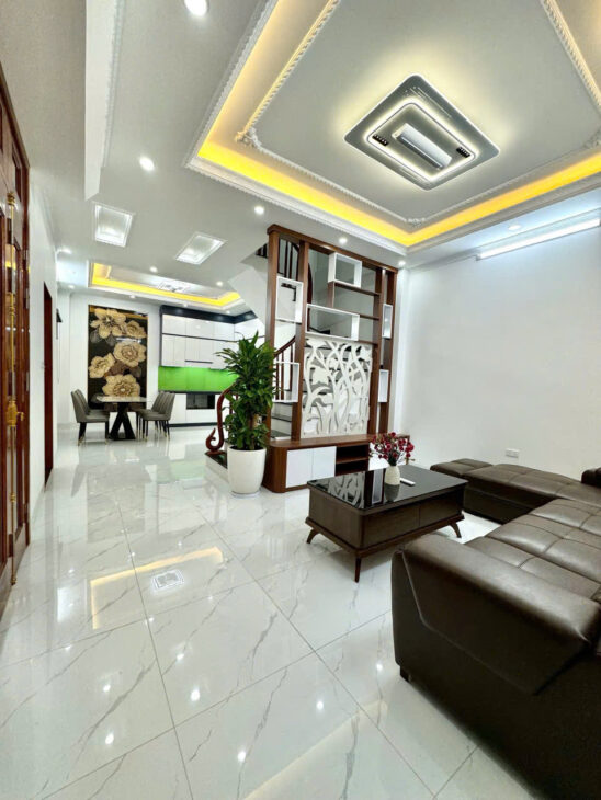 Bán nhà Ngọc Lâm 5 Tầng thông số đẹp-Phân Lô Vỉa Hè Ô Tô Tránh -Kinh Doanh -Ngõ Thông Ô Tô Chạy