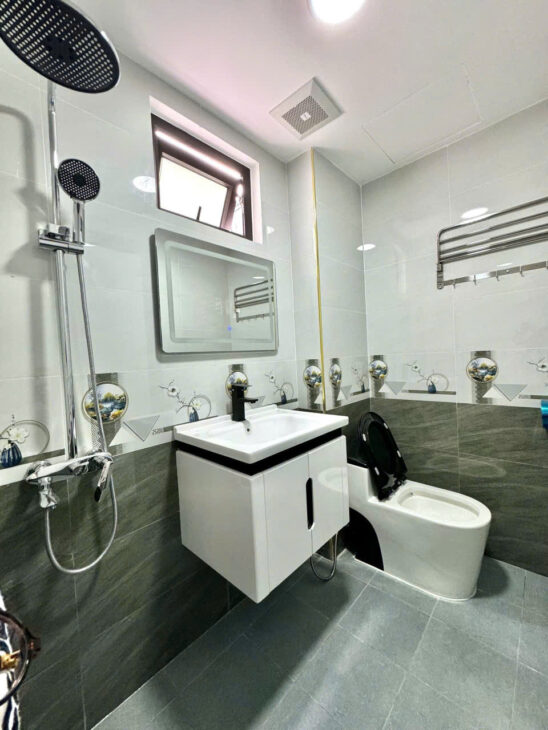 BÁN NHÀ DÂN XÂY NGỌC LÂM NGÕ Ô TÔ TRÁNH VỈA HÈ 2 BÊN KINH DOANH ĐỈNH 50M 5 TẦNG NHỈNH 11 TỶ GIÁ ĐẸP