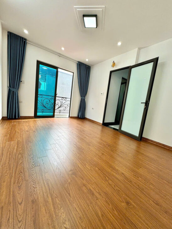 BÁN NHÀ DÂN XÂY NGỌC LÂM NGÕ Ô TÔ TRÁNH VỈA HÈ 2 BÊN KINH DOANH ĐỈNH 50M 5 TẦNG NHỈNH 11 TỶ GIÁ ĐẸP
