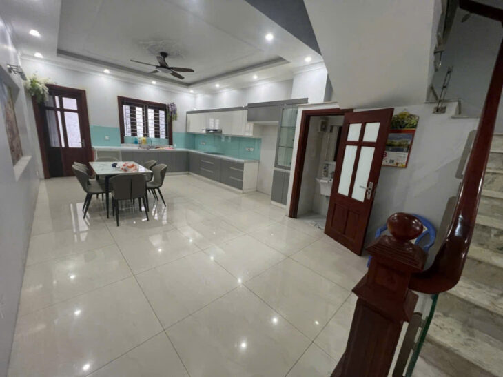 BÁN NHÀ DÂN XÂY NGỌC LÂM NGÕ Ô TÔ TRÁNH VỈA HÈ 2 BÊN KINH DOANH ĐỈNH 50M 5 TẦNG NHỈNH 11 TỶ GIÁ ĐẸP