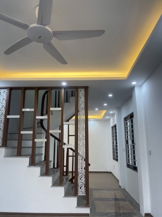 Bán nhà Đặng Thai Mai, dân tri cao, ô tô đỗ cửa, tiện ích hoàn hảo. DT 27/35m2 x 6T x 4 ngủ. Giá 9