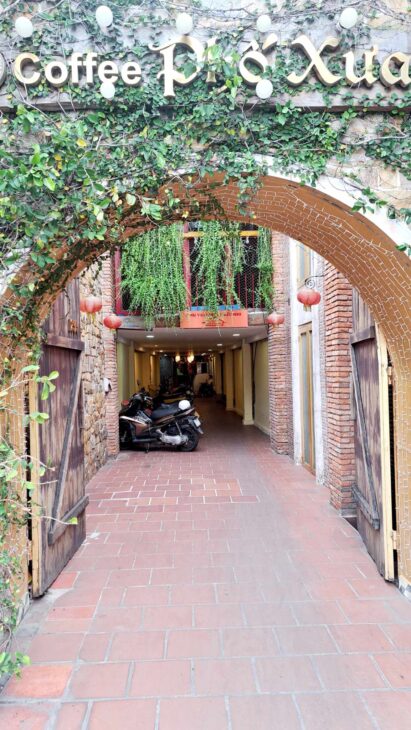 GIA CHỦ XUẤT CẢNH CẦN BÁN NHANH QUÁN CAFE SÂN VƯỜN VỊ TRÍ VÀNG NGUYỄN ẢNH THỦ TRUNG HÓC MÔN.