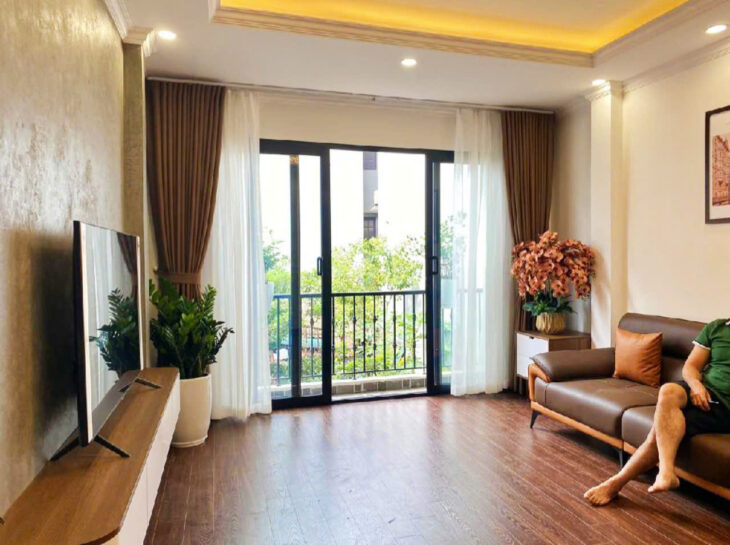 PHỐ TRẠM LONG BIÊN – NHÀ ĐẸP, DT 52 M², 5 TẦNG, 5 NGỦ, GARA Ô TÔ, CHỈ HƠN 9 T.Ỷ. VỊ TRÍ ĐẮC ĐỊA