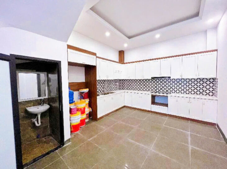 PHỐ TRẠM LONG BIÊN – NHÀ ĐẸP, DT 52 M², 5 TẦNG, 5 NGỦ, GARA Ô TÔ, CHỈ HƠN 9 T.Ỷ. VỊ TRÍ ĐẮC ĐỊA
