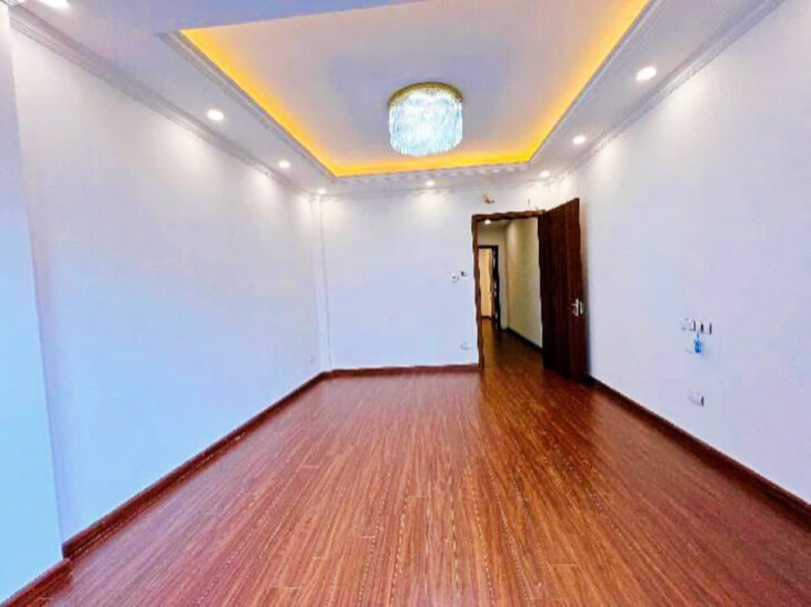 PHỐ TRẠM LONG BIÊN – NHÀ ĐẸP, DT 52 M², 5 TẦNG, 5 NGỦ, GARA Ô TÔ, CHỈ HƠN 9 T.Ỷ. VỊ TRÍ ĐẮC ĐỊA