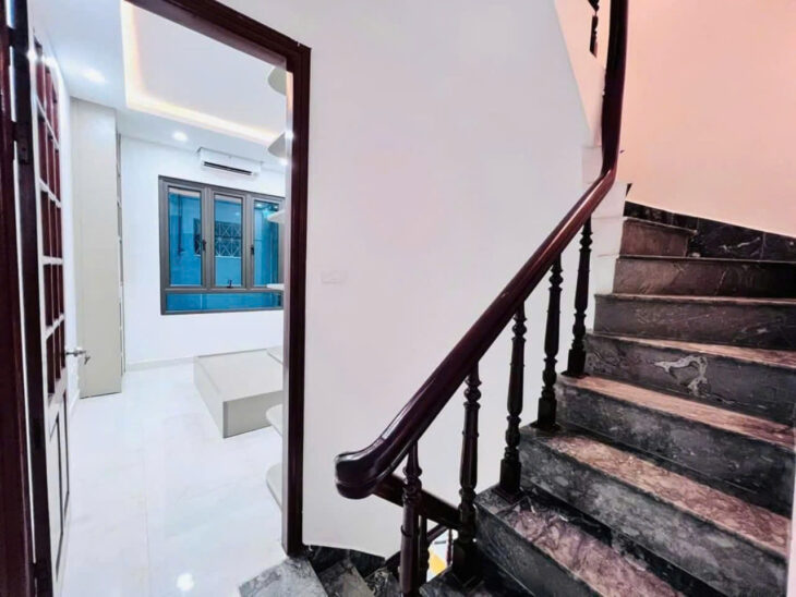 BÁN NHÀ LẠC LONG QUÂN – 32M2 – 7,85 TỶ – TRUNG TÂM – NGÕ THÔNG – CỐT NHÀ DÂN XÂY – AN SINH CỰC