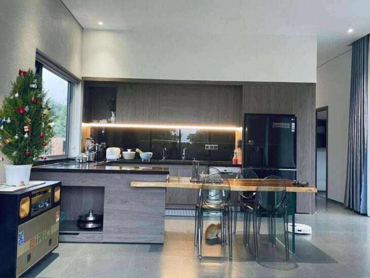 BÁN CĂN BIỆT THỰ 3 TẦNG VỚI DT 180M2 – MT 10M. THIẾT KẾ HIỆN ĐẠI THÍCH HỢP CHO KHÁCH HÀNG MUA ĐỂ Ở