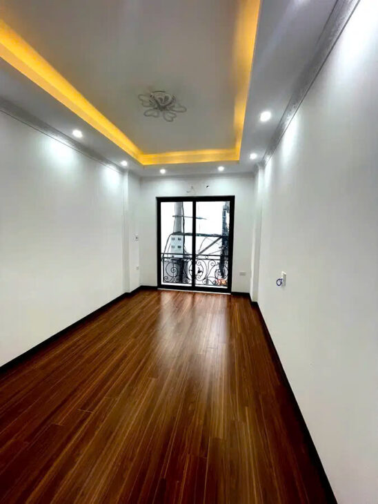 BÁN 3 CĂN BÁT KHỐI- LONG BIÊN 33M2,5 TẦNG, MT 3M, 6.2 TỶ.TRƯỚC NHÀ Ô TÔ CHÁNH.