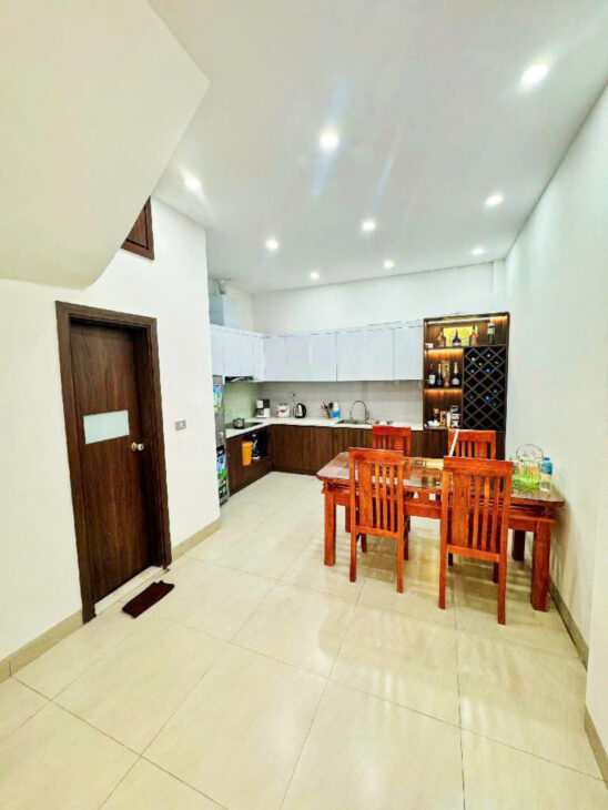 NHÀ ĐẸP DÂN XÂY – NGUYỄN VĂN CỪ – KHU VỰC HOT – Ô TÔ QUA NHÀ – DT 50 M², 4 TẦNG, HƠN 10 T.Ỷ – CÓ