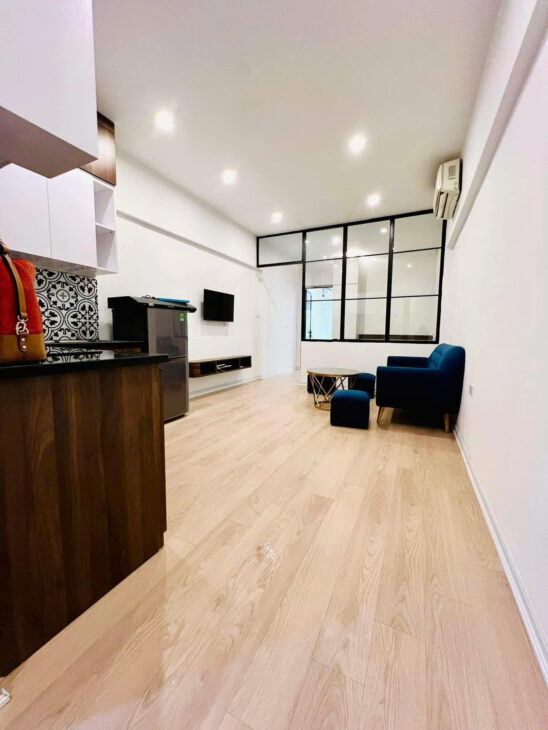 Bán gấp tập thể Nguyễn Chí Thanh, Đống Đa, tầng 3, full nội thất, 2 ngủ, ô tô đỗ chân cầu thang