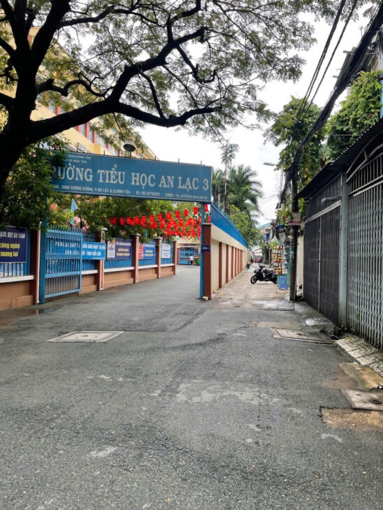 BÁN NHÀ SÁT BÊN XE MIỀN TÂY 2 TẦNG 35M2 HẺM THÔNG – SHR – GIÁ 2.78 TỶ