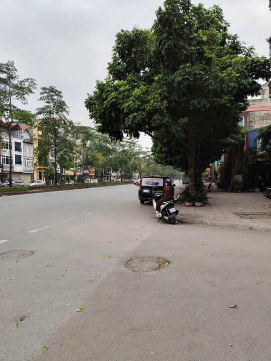 bán đất Ngô Gia Tự, mở ngõ to ra mặt phố không vào đát nhà mình, diện rích 70m2, mặt tiền 4.5m, giá