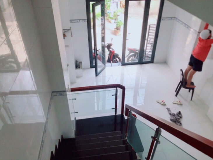 BÁN NHÀ MỚI 3 TẦNG, 4PN – NGANG HƠN 4M, HẺM THẲNG 1 TRỤC, PHƯỜNG TÂN HƯNG, QUẬN 7