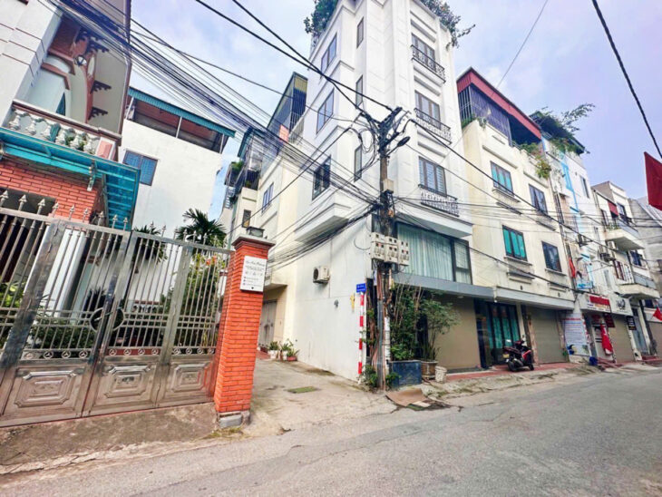 BÁN NHÀ THCHJ BÀN LONG BIÊN – HIẾM – NHÀ 5 TẦNG, 5.15 T.Ỷ (TL)- NGÕ NÔNG, RỘNG OTO 7 CHỖ RA, VÀO