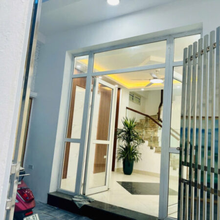 Bán ngôi nhà Ngô Gia Tự – Long Biên – 48m – trước mặt: 4m3 – Xây 3 tầng