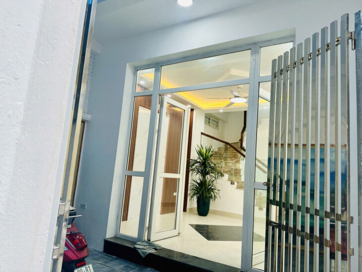 Bán ngôi nhà Ngô Gia Tự – Long Biên – 48m – trước mặt: 4m3 – Xây 3 tầng