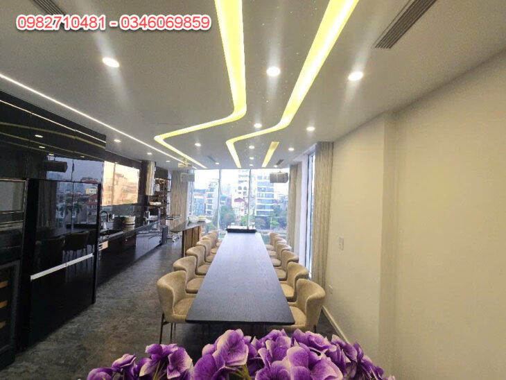 Chính chủ bán siêu phẩm nhà mặt tiền Đội Cấn, view hồ