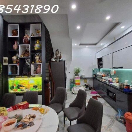 Bán nhà Kim Giang, H.Mai, xe con cách nhà 20m, gần ĐH Thăng Long, DT 40m2, lô góc, 5 tầng, giá bán