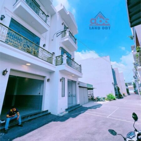 NP142 nhà phố thiết kế Châu Âu, 1 trệt 2 lầu, pháp lý sổ riêng hoàn công đầy đủ