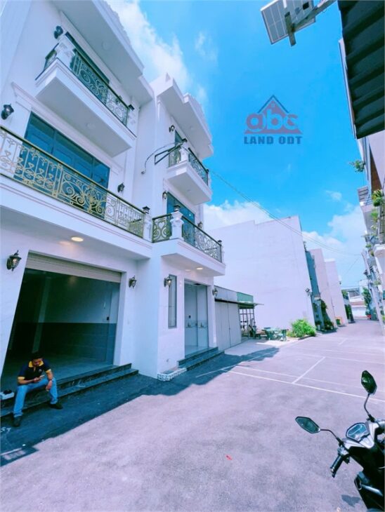 NP142 nhà phố thiết kế Châu Âu, 1 trệt 2 lầu, pháp lý sổ riêng hoàn công đầy đủ