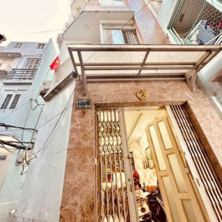 Bán nhà phố chính chủ vị trí đẹp trung tâm quận 1