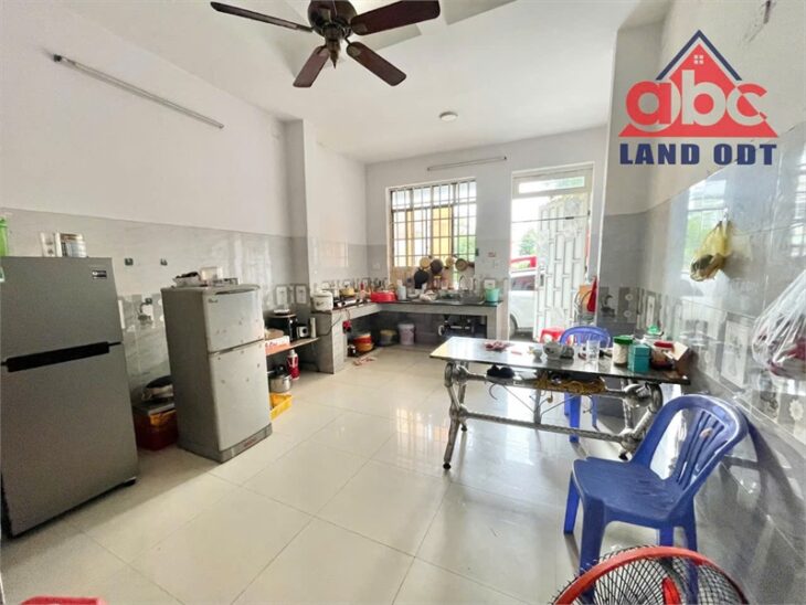 NP1015 Nhà 4 lầu đường lý văn sâm, kinh doanh tấp nập. đông người qua lại
