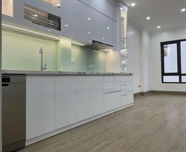 BÁN NHÀ RIÊNG PHỐ BÁT KHỐI- LONG BIÊN, 37M2, 6 TẦNG, MẶT TIỀN 4.5M, 9.25 TỶ.