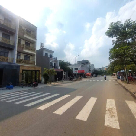 HÀNG HiẾM, Kdc VIP Linh Xuân, Thủ Đức, DTT 90m2 ( 5 x 18 ) Vuông vức, giá nhỉnh 5T.