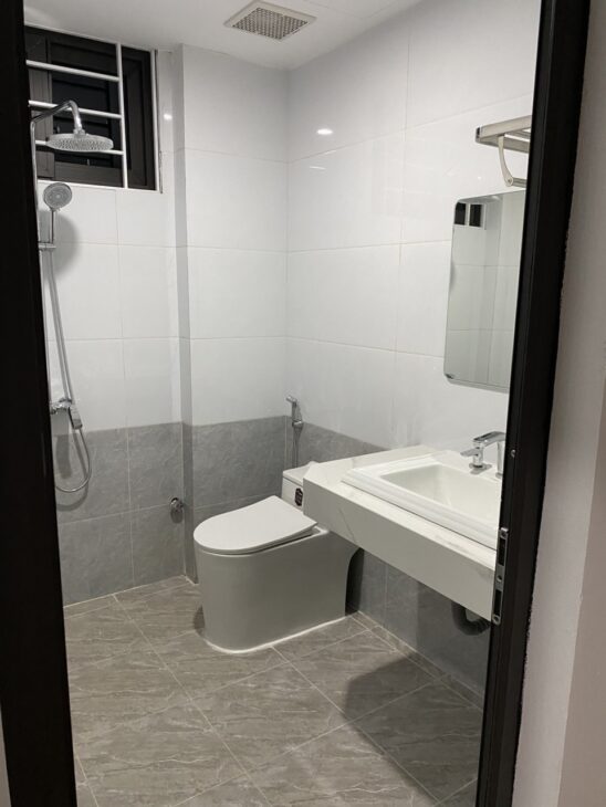 Cực hiếm, ngõ 98 Thái Hà, Đống Đa, ba bước ra mặt phố, Ô tô tránh, kinh doanh đa dạng, 45m, 20 tỷ.