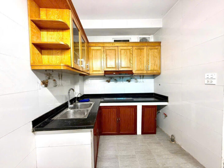 Bán nhanh tập thể Mai Dịch, Cầu Giấy tầng 1, nhà đẹp mới sửa, ô tô xe máy đỗ thoái mái