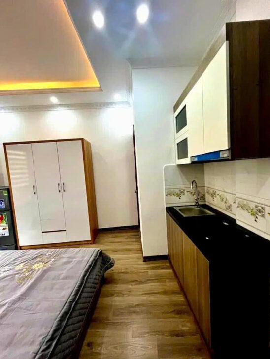 Bán CCMN Trần Quốc Hoàn 85mx6 tầng THANG MÁY, MT rộng, doanh thu cao 16.5 tỷ.