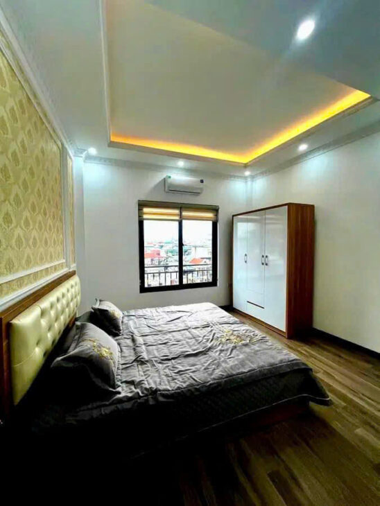 Bán CCMN Trần Quốc Hoàn 85mx6 tầng THANG MÁY, MT rộng, doanh thu cao 16.5 tỷ.