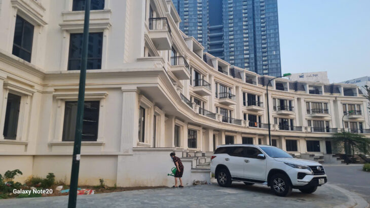 Chính chủ cần bán shophouse thấp tầng Sunshine City 220m 3,5 tầng giá rẻ