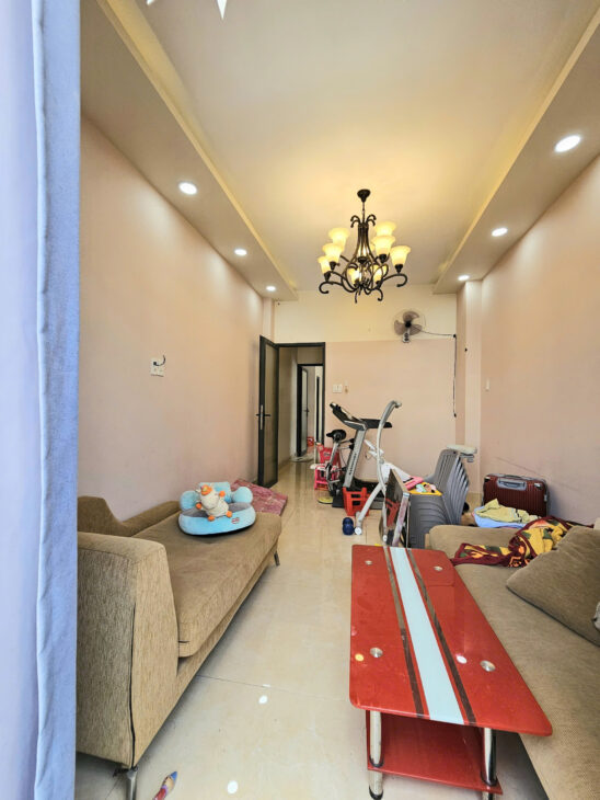 Sát mặt tiền Tôn Đản Q 4 Ngang 3.3 nở hậu 6.5 Dài 13 m Đúc 4 tấm 5 tỷ