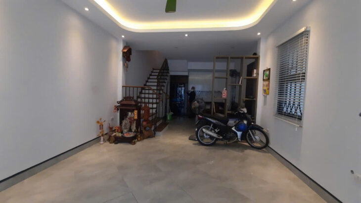 BÁN NHÀ NGỌC THỤY 41MÉT NHÀ DÂN XÂY CHẮN CHẮN NGÕ THÔNG THOÁNG 5 TẦNG GIÁ NHỈNH 6 TỶ. LH;0967003186