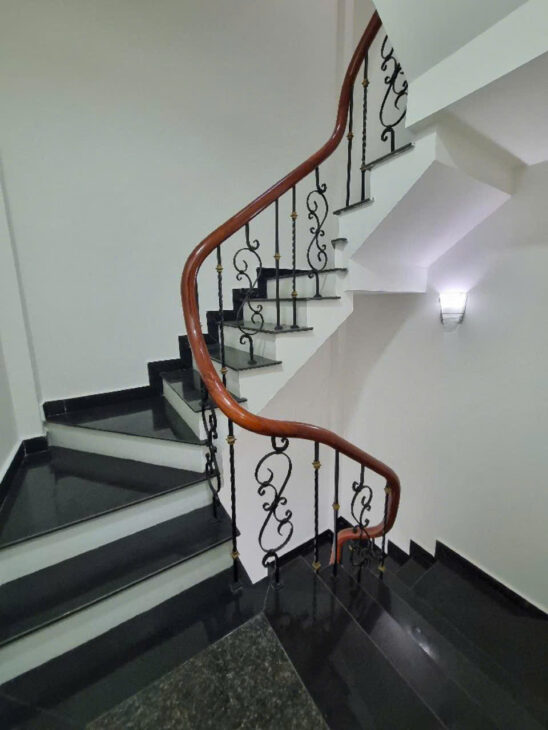 HIẾM – NHÀ NGỌC THUỴ – LONG BIÊN – 38M – 4 TẦNG – GIÁ 7 TỶ DÂN XÂY CHẮC CHẮN – Ô TÔ ĐỖ CỬA – NGÕ