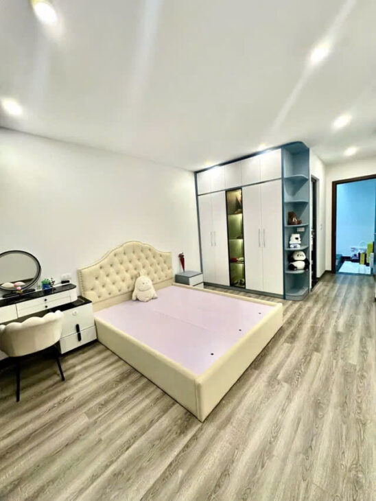 Bán nhà 6 tầng, 32m², 4PN, 4WC, Long Biên – 8.2 tỷ.FULL NỘI THẤT, Ô TÔ ĐỖ CỔNG.