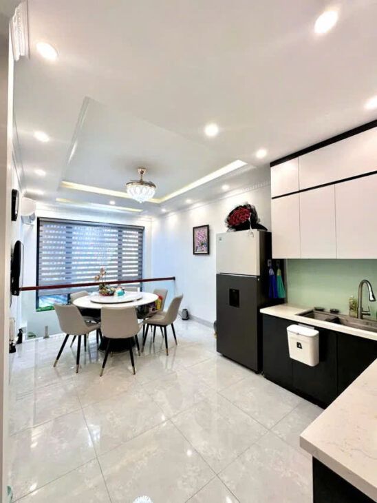 Bán nhà 6 tầng, 32m², 4PN, 4WC, Long Biên – 8.2 tỷ.FULL NỘI THẤT, Ô TÔ ĐỖ CỔNG.