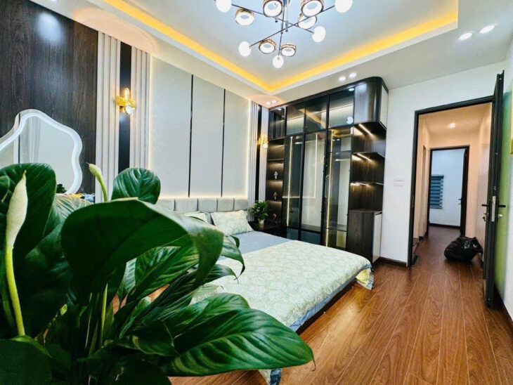 CẦN BÁN GẤP -HOÀNG VĂN THÁI – 38M*5T – PHÂN LÔ QUÂN ĐỘI – Ô TÔ ĐỖ CỔNG- XEM LÀ ƯNG-SĐCC- Ở LUÔN