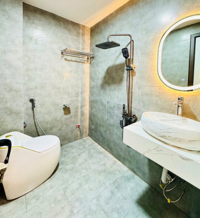 CẦN BÁN GẤP -HOÀNG VĂN THÁI – 38M*5T – PHÂN LÔ QUÂN ĐỘI – Ô TÔ ĐỖ CỔNG- XEM LÀ ƯNG-SĐCC- Ở LUÔN