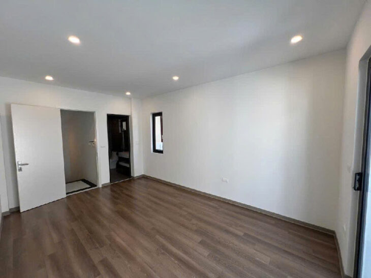 SIÊU GIẢM DUY NHẤT HÔM NAY -NHÀ ĐẸP LONG BIÊN NGOC GẦN Ô TÔ DT 32M THỰC TẾ 42M GIÁ NHỈNH 6 TỶ