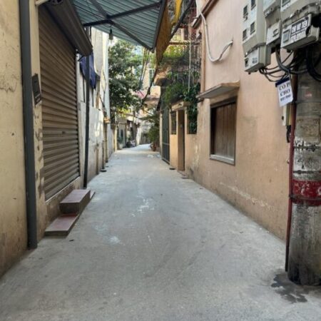 TRUNG TÂM ĐỐNG ĐA – 50M RA PHỐ THÁI HÀ- TRƯỚC NHÀ OTO DỪNG ĐỖ TRÁNH NHAU – DT 35M, 5T, GIÁ NHỈNH 9