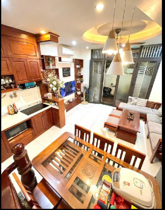 HIẾM -NHÀ 5 TẦNG SÁT CHỢ NGỌC THỤY – 10M RA ÔTÔ TRÁNH -GIÁ 6 TỶ9 FULL NỘI THẤT – KHU VỰC NHIỀU