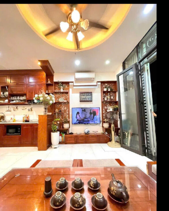 HIẾM -NHÀ 5 TẦNG SÁT CHỢ NGỌC THỤY – 10M RA ÔTÔ TRÁNH -GIÁ 6 TỶ9 FULL NỘI THẤT – KHU VỰC NHIỀU