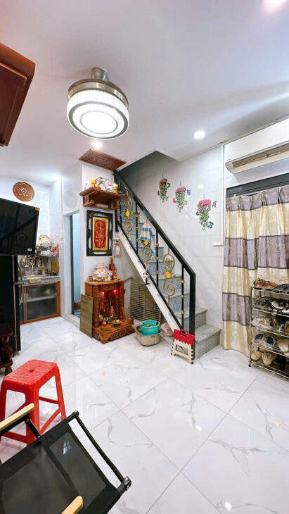 XE HƠI NGAY NHÀ ĐÚC XÂY MỚI 5 TẤM DƯỚI 3 TỶ