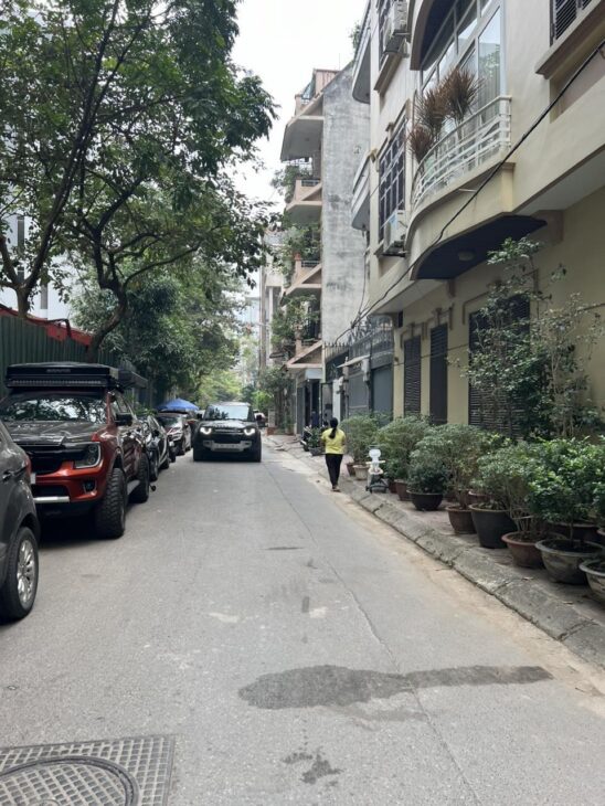 BÁN NHÀ ĐẸP XUẤT SẮC TẠI PHỐ HOÀNG SÂM,QUẬN CẦU GIẤY 18 TỶ VND, 40M2, KINH DOANH ỔN ĐỊNH