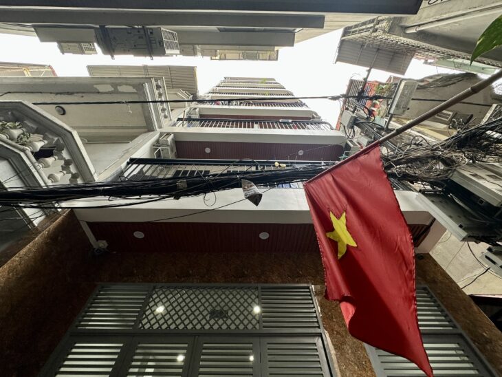 (Siêu Phẩm) Tòa Apartment xây mới 67m2 x 16P tại Nguyễn Đình Hoàn – DT 1 tỷ/năm – Tin Thật 100%.