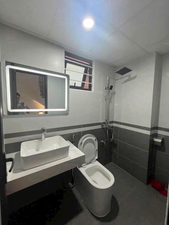 Bán nhà Lê Trọng Tấn, 50m2 x 5T, Ngõ to như phố, nhà mới, ở ngay. Giá chỉ 5.15 tỷ